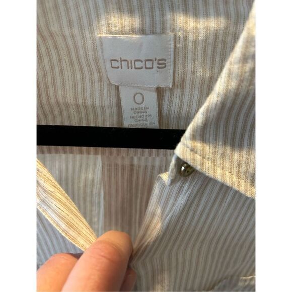 Chico’s Women’s Cream and Gold Striped Collared Bottom Up Long Sleeve Shirt Size - Picture 4 of 8